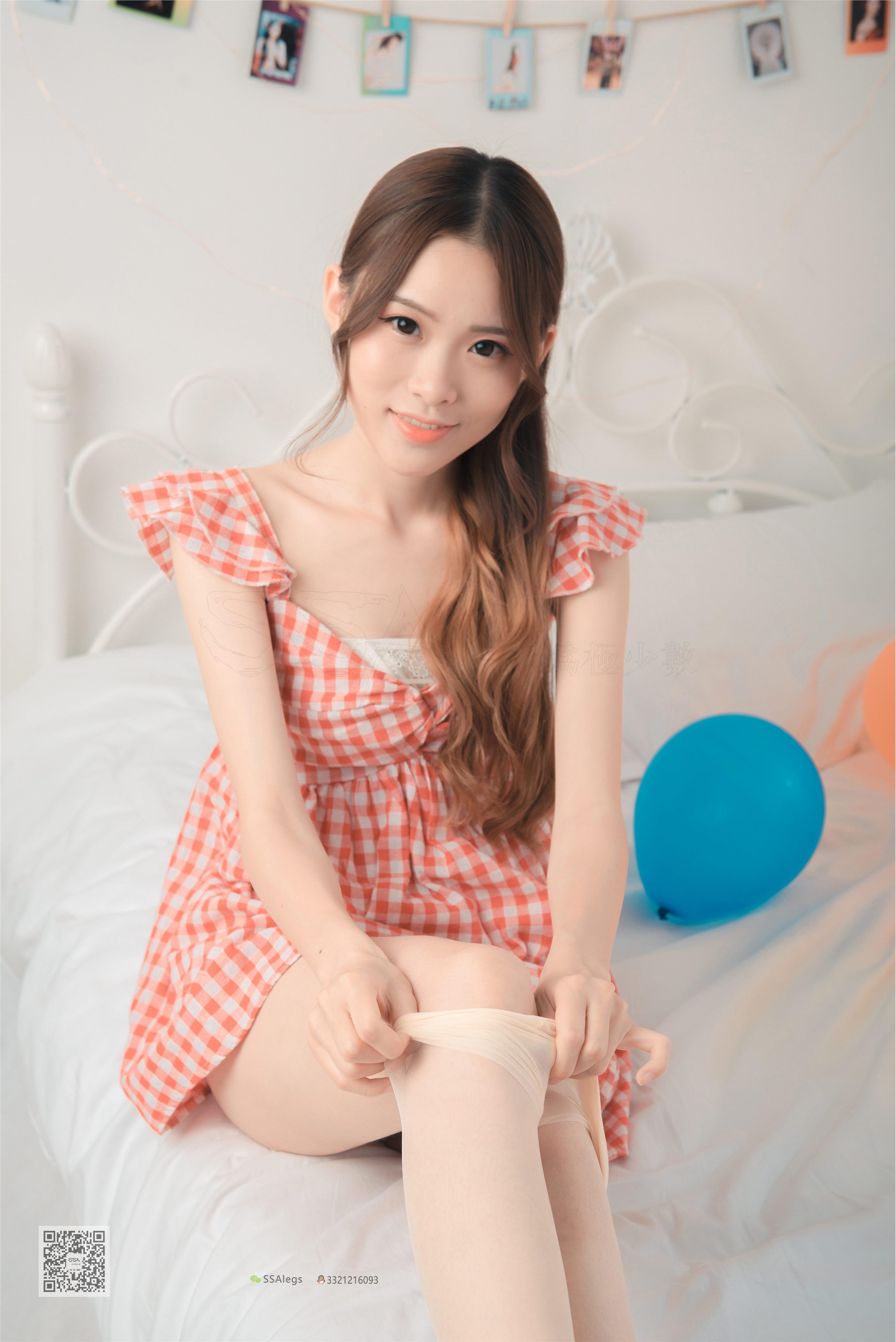 SSA丝社 NO.014 小琪琪 闪光开裆丝袜的另一种演绎